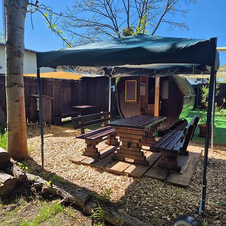 Mini Hotel Uebernachten Im Gurkenfass لوبنو المظهر الخارجي الصورة
