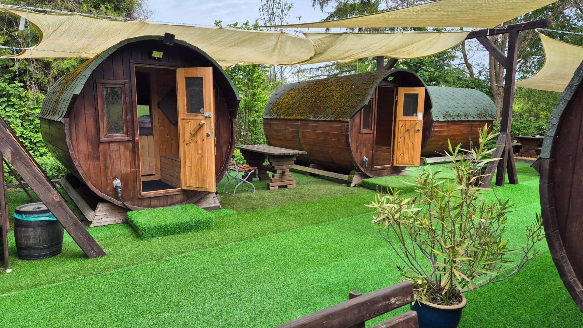 Mini Hotel Uebernachten Im Gurkenfass لوبنو المظهر الخارجي الصورة