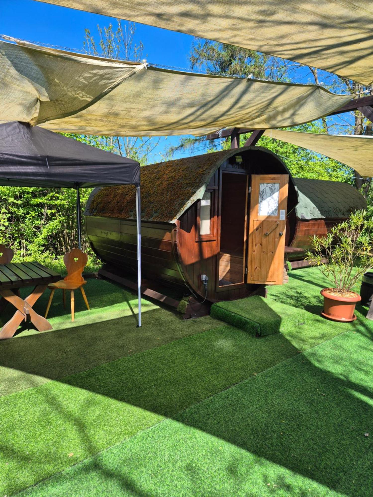 Mini Hotel Uebernachten Im Gurkenfass لوبنو المظهر الخارجي الصورة
