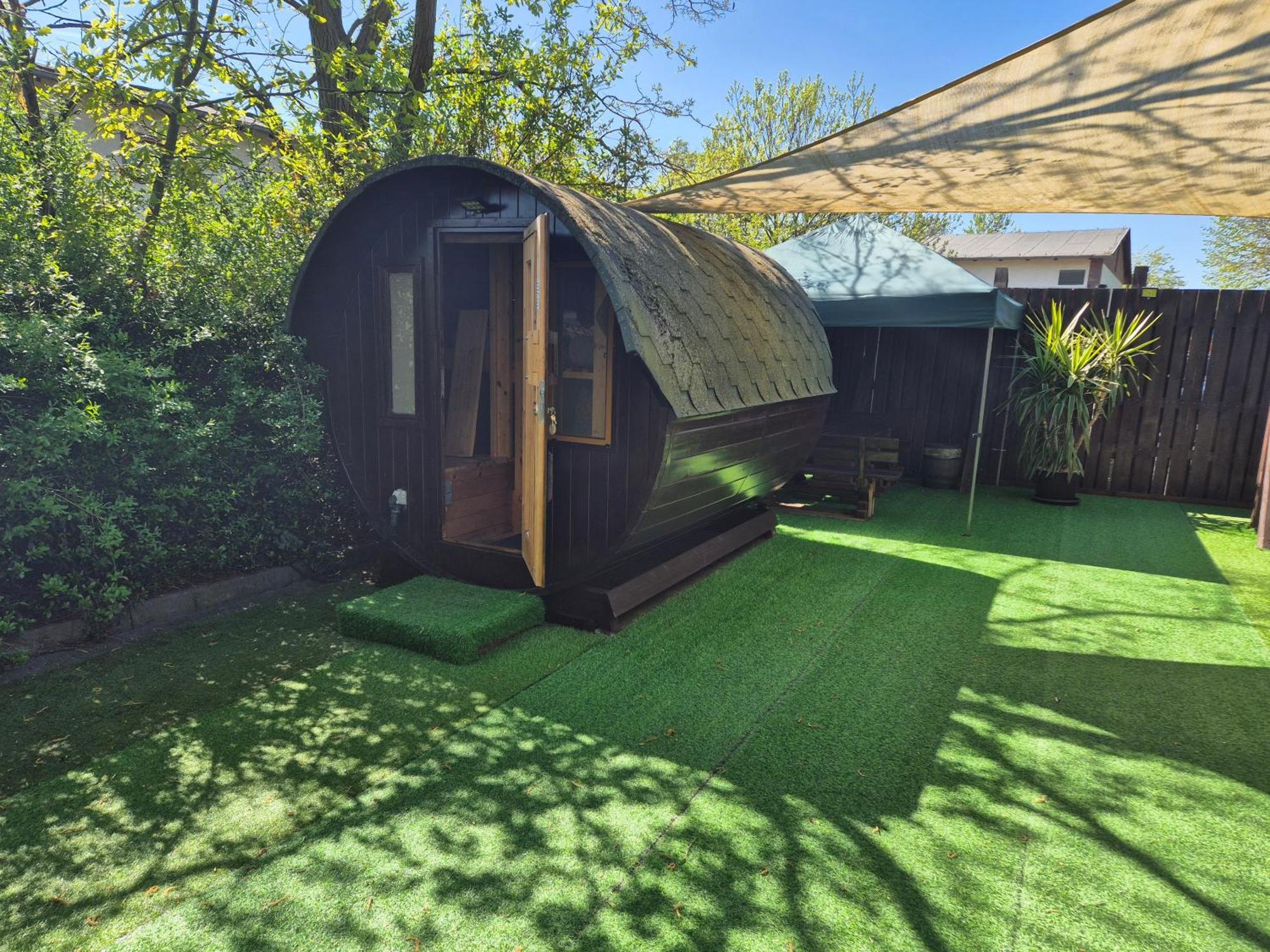 Mini Hotel Uebernachten Im Gurkenfass لوبنو المظهر الخارجي الصورة